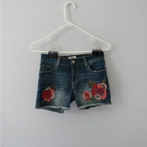 Kensie Jeans flower embroidered jean shorts